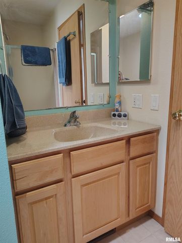 15701 E Highway 9, Canton, IL 61520