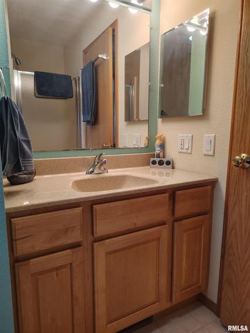 15701 E Highway 9, Canton, IL 61520