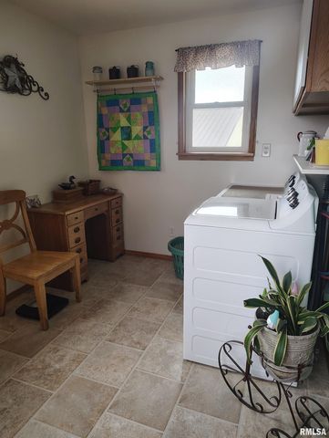 15701 E Highway 9, Canton, IL 61520