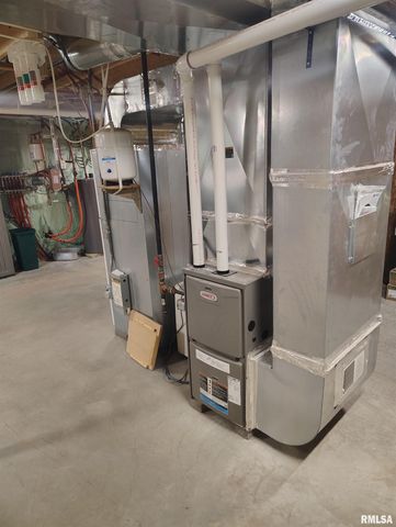 15701 E Highway 9, Canton, IL 61520