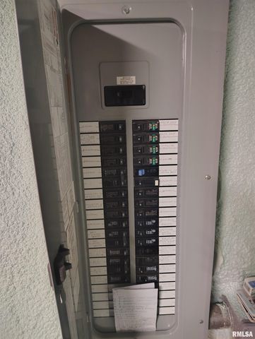 15701 E Highway 9, Canton, IL 61520