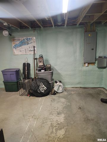 15701 E Highway 9, Canton, IL 61520