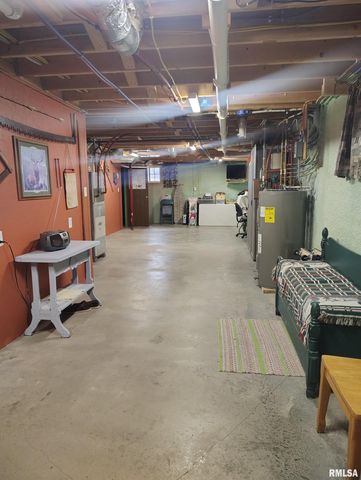 15701 E Highway 9, Canton, IL 61520