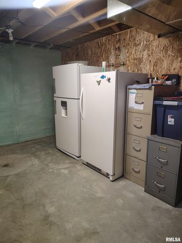 15701 E Highway 9, Canton, IL 61520