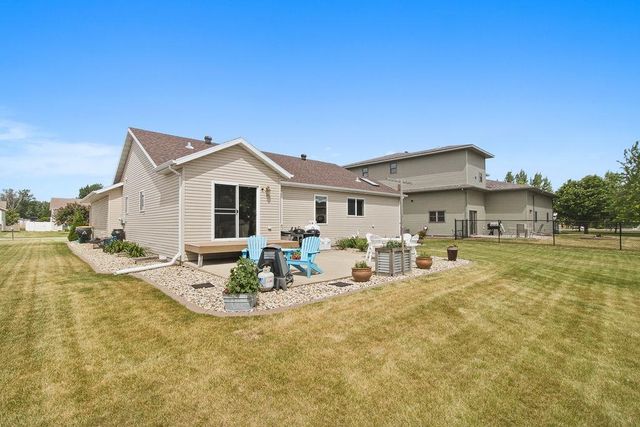 610 3rd Street E, Horace, ND 58047