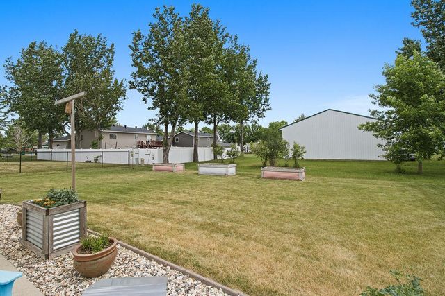 610 3rd Street E, Horace, ND 58047