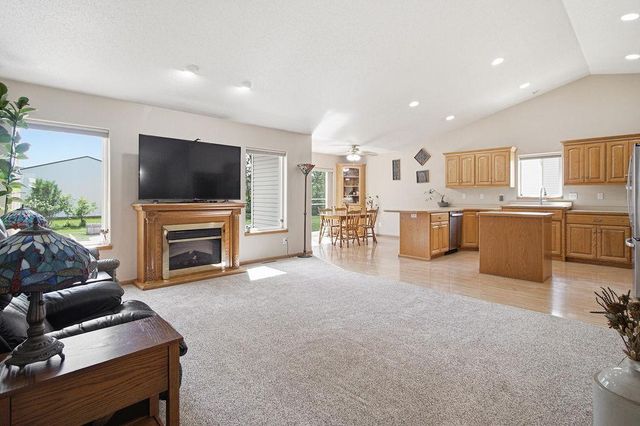 610 3rd Street E, Horace, ND 58047