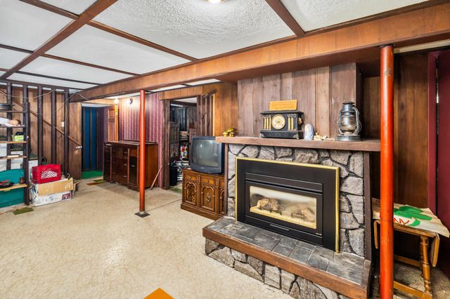 832 N 43rd Avenue W, Duluth, MN 55807