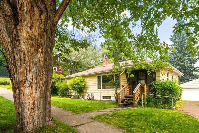 832 N 43rd Avenue W, Duluth, MN 55807