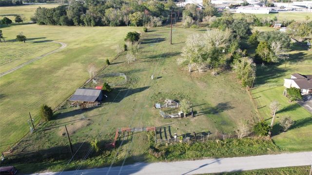 1006 Sinclair Street, West Columbia, TX 77486