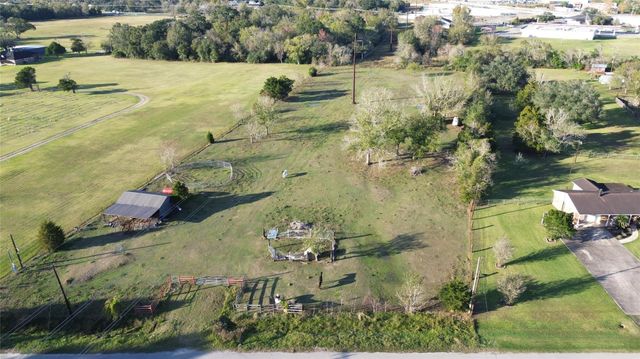 1006 Sinclair Street, West Columbia, TX 77486