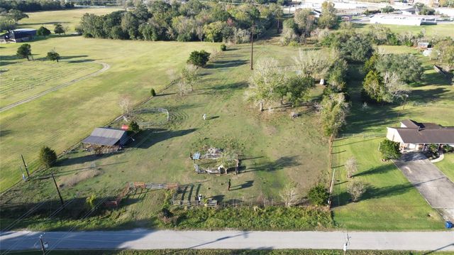 1006 Sinclair Street, West Columbia, TX 77486