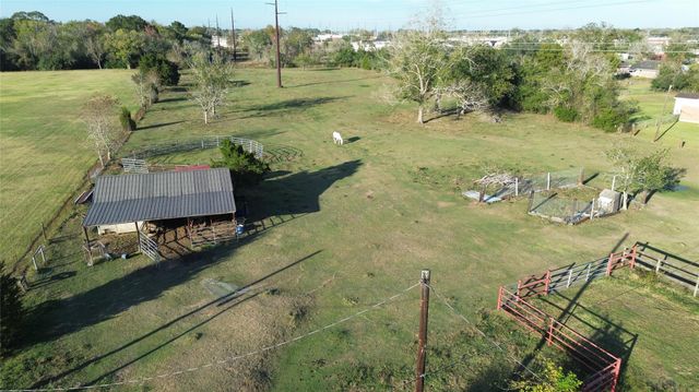 1006 Sinclair Street, West Columbia, TX 77486