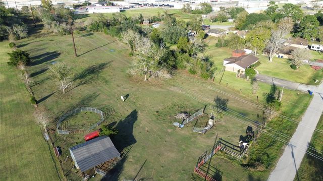 1006 Sinclair Street, West Columbia, TX 77486