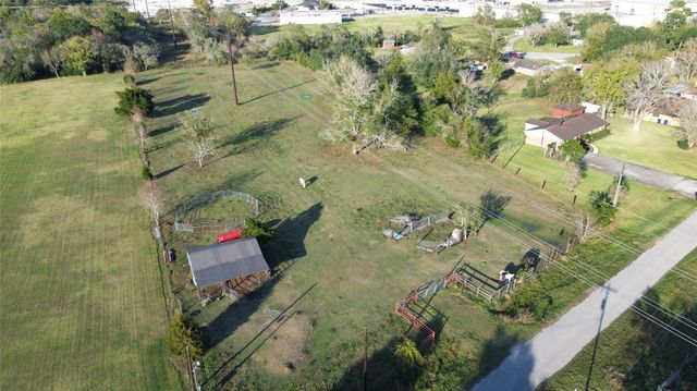 1006 Sinclair Street, West Columbia, TX 77486