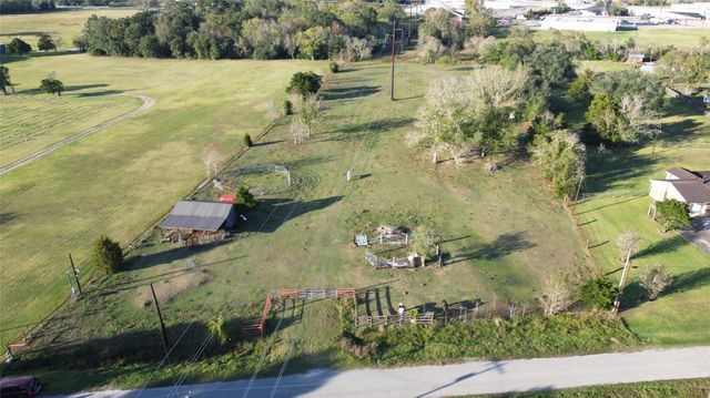 1006 Sinclair Street, West Columbia, TX 77486