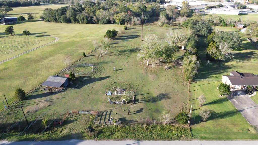 1006 Sinclair Street, West Columbia, TX 77486