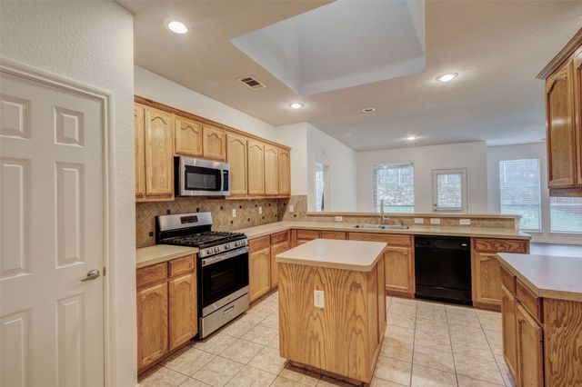 7048 Summit Parc Drive, Dallas, TX 75249