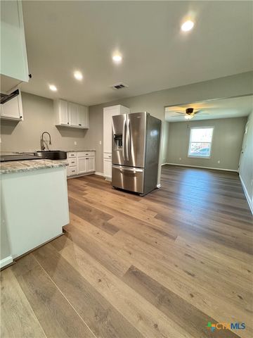 1708 Alamo Drive, Victoria, TX 77901