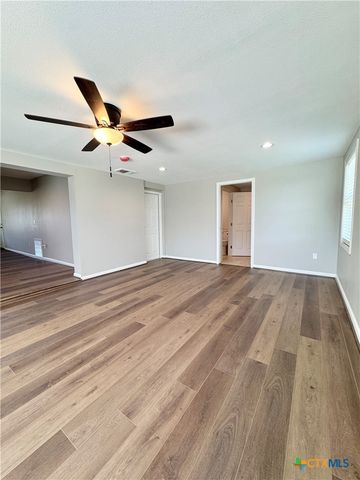 1708 Alamo Drive, Victoria, TX 77901