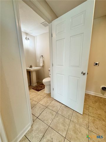 1708 Alamo Drive, Victoria, TX 77901