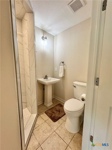 1708 Alamo Drive, Victoria, TX 77901