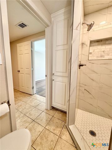 1708 Alamo Drive, Victoria, TX 77901