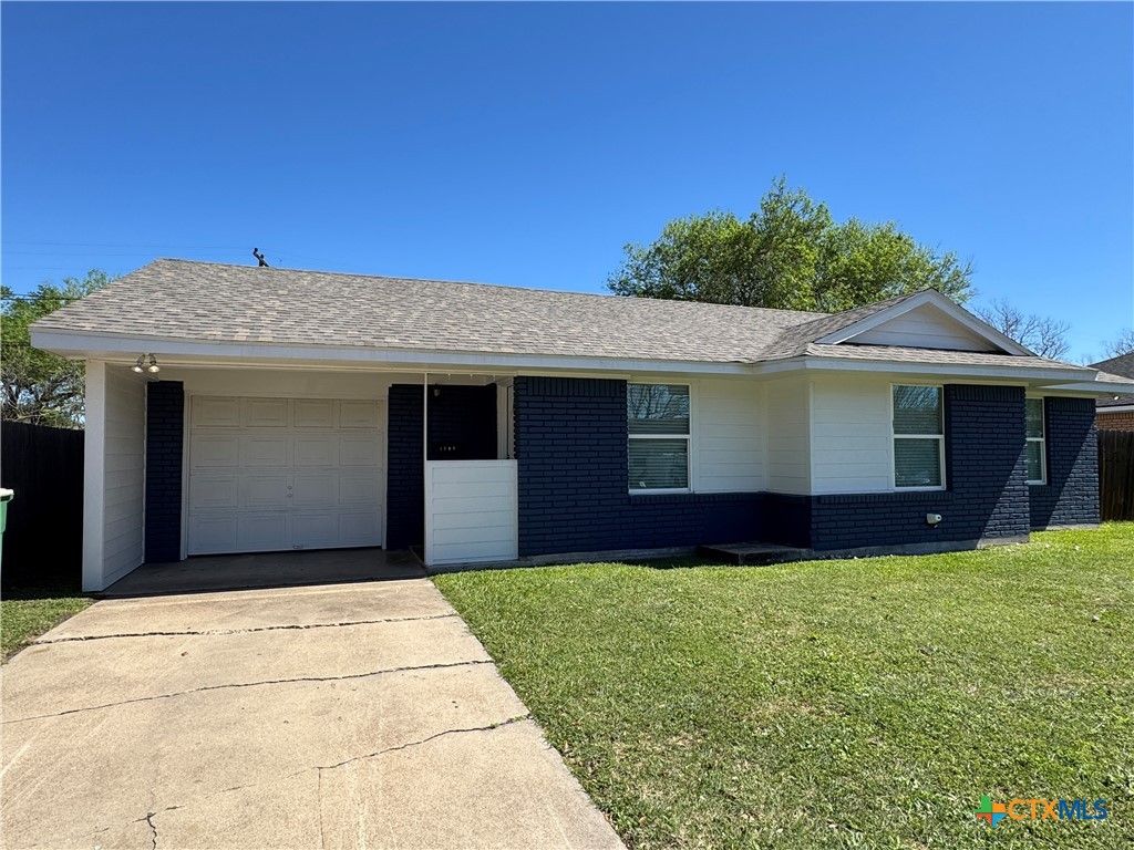 1708 Alamo Drive, Victoria, TX 77901