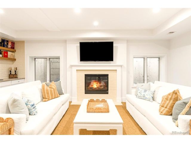 35 S Bellaire St, Denver, CO 80246