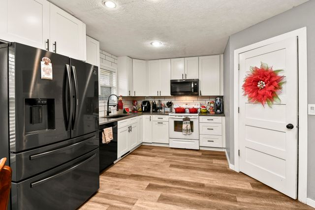 3866 S Leawood Avenue, Springfield, MO 65807