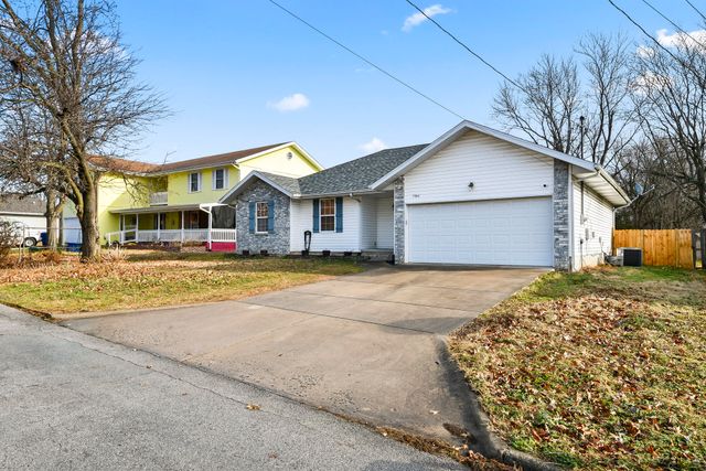 3866 S Leawood Avenue, Springfield, MO 65807