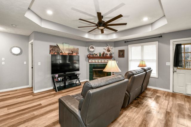 3866 S Leawood Avenue, Springfield, MO 65807