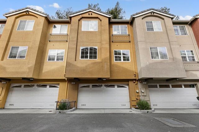 3925 Borgo Cmn, Fremont, CA 94538