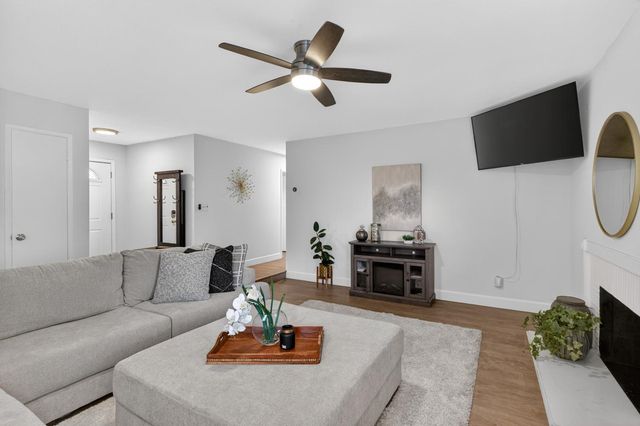 4920 SKY Pkwy, Sacramento, CA 95823