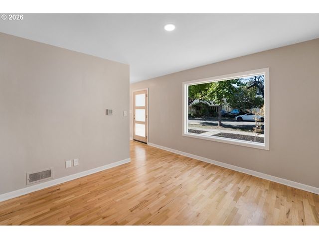 1155 MADISON St, Eugene, OR 97402