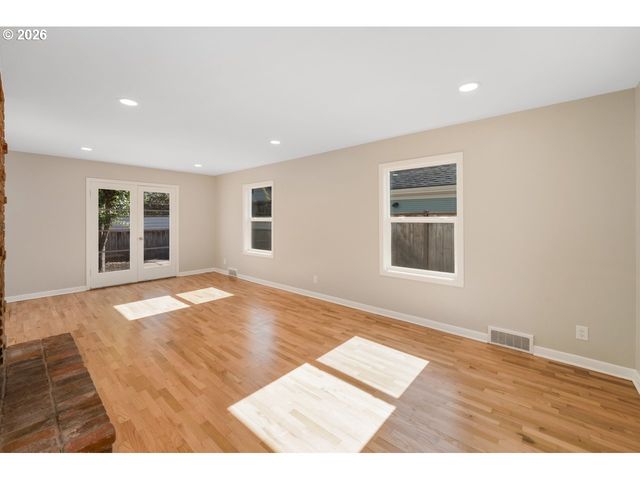 1155 MADISON St, Eugene, OR 97402