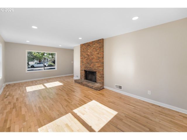 1155 MADISON St, Eugene, OR 97402