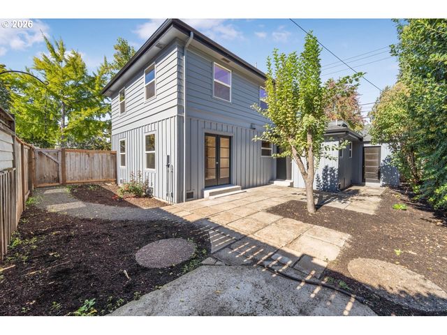 1155 MADISON St, Eugene, OR 97402