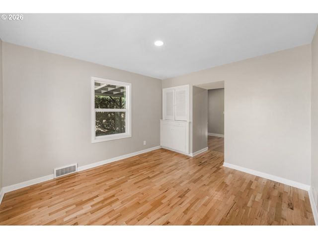1155 MADISON St, Eugene, OR 97402