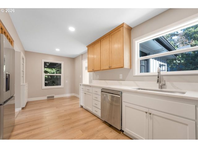 1155 MADISON St, Eugene, OR 97402