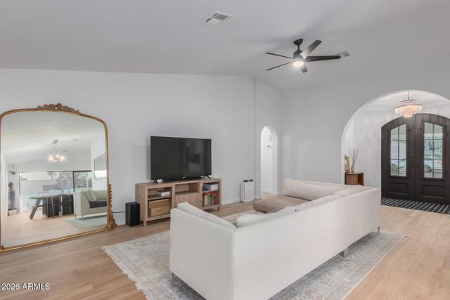 4039 E MORROW Drive, Phoenix, AZ 85050