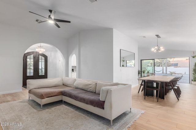 4039 E MORROW Drive, Phoenix, AZ 85050