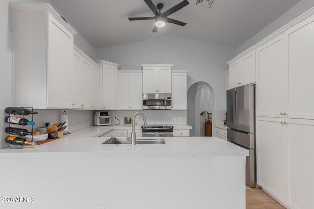 4039 E MORROW Drive, Phoenix, AZ 85050