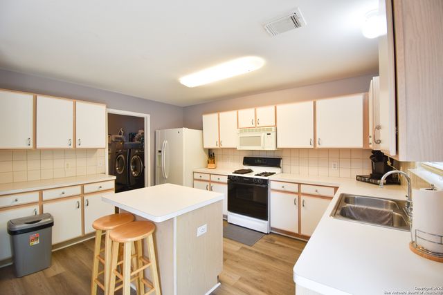 10310 Mission Crk, Converse, TX 78109