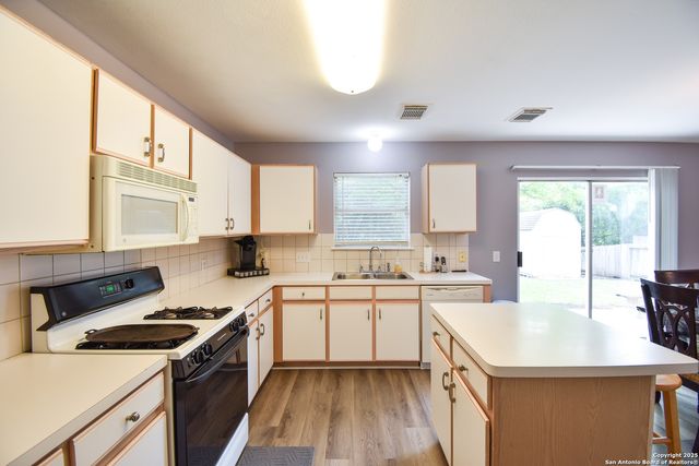 10310 Mission Crk, Converse, TX 78109