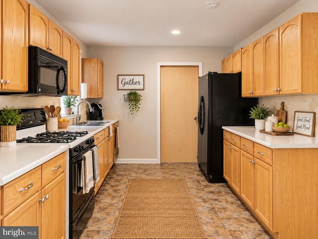 14 MELROSE LN, Willingborough, NJ 08046