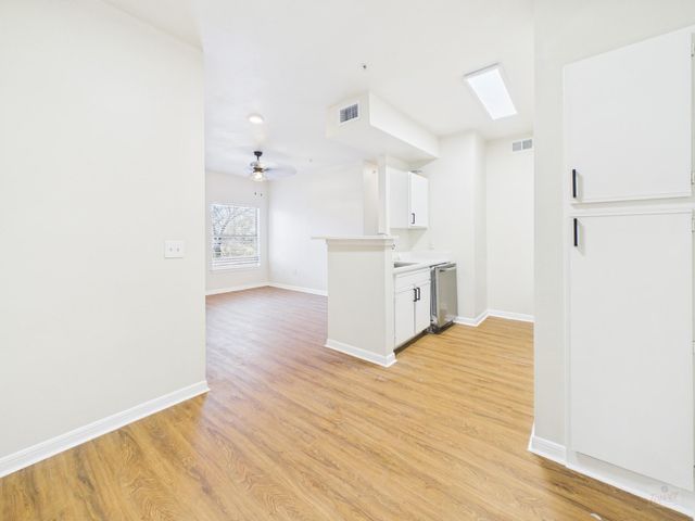 2320 Gracy Farms LN 323, Austin, TX 78758