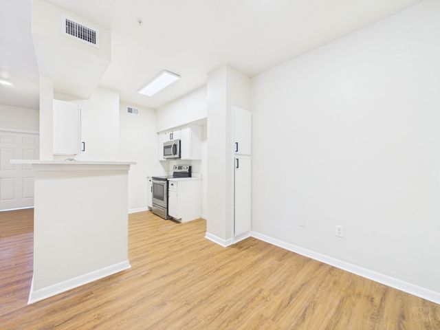 2320 Gracy Farms LN 323, Austin, TX 78758