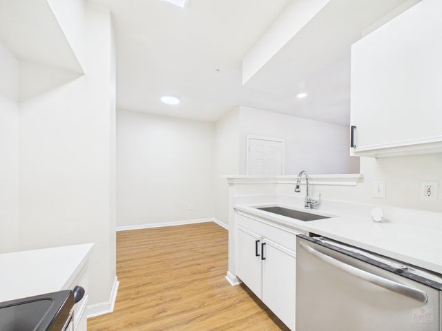 2320 Gracy Farms LN 323, Austin, TX 78758