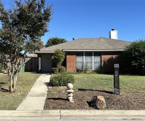 724 Cory Street, Grapevine, TX 76051